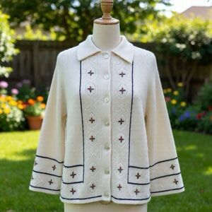Grannycore Vintage Fully Fashioned Knit Button-Front Cape/Poncho One Size Cream